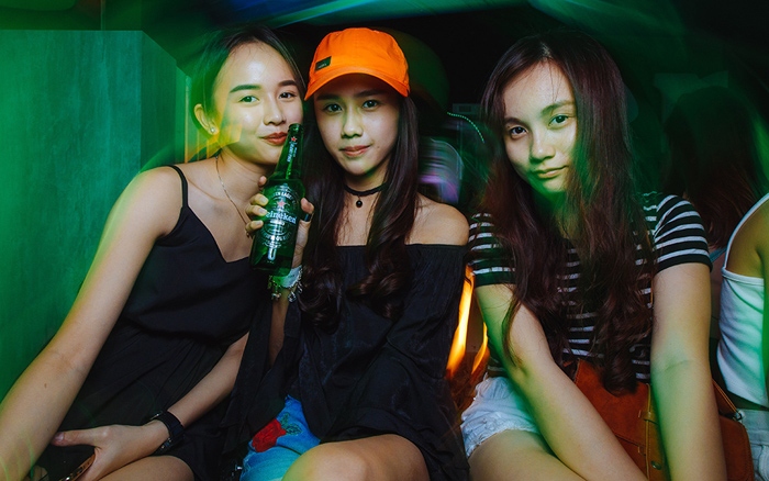 Heineken Shape Your City – Penang socialite Jestinna Kuan with her friends as she enjoys her Heineken at the Shape Your City Pop Up Bar - Photo by All Is Amazing